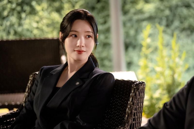 “흔들림 없는 변신”…정채연, ‘에스콰이어’서 단호한 존재감→입체적 성장 기대 / ㈜비에이엔터테인먼트