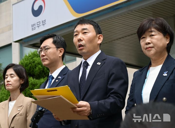 뉴시스