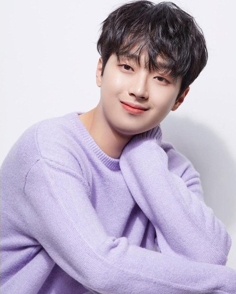'빛나는 존재감' 트롯거성 이찬원, 8월 'KM차트' 1위 등극