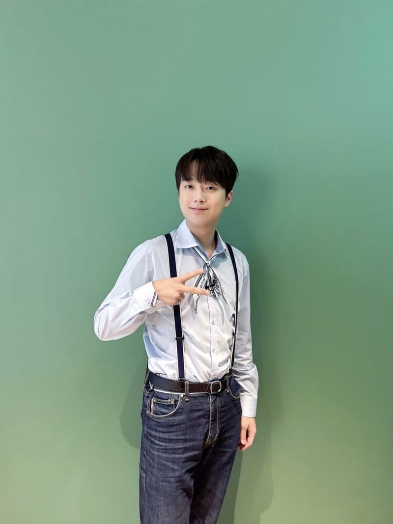 '사막의 태양보다 강렬하게 빛나는 무적의 예능왕' 이찬원, '톡파원 25시' 본방사수 독려
