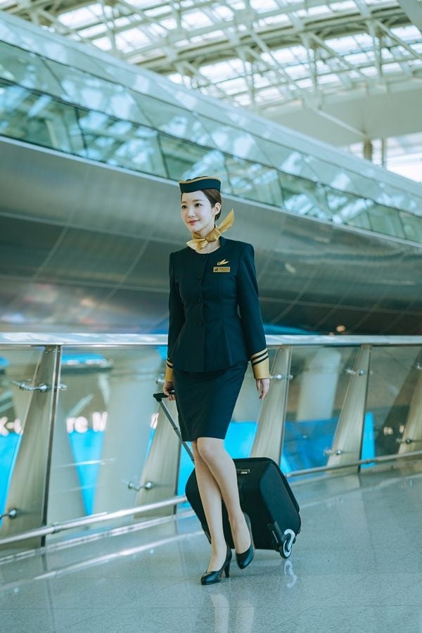 “표정 연기의 정점”…박민영, ‘컨피던스맨KR’ 사기꾼 리더 변신→공항 굴욕도 웃음으로 바꾼다