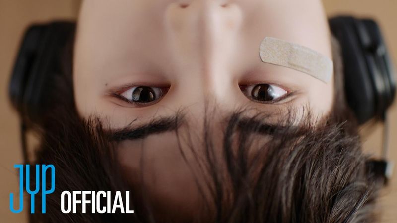 “킥플립, 청춘의 상처와 웃음”…‘반창고’ 뮤직비디오 공개→수록곡 맛집 기대감 / JYP엔터테인먼트