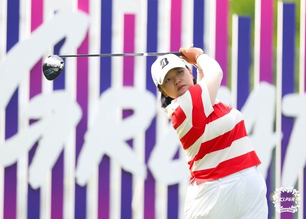 “KLPGA 첫 우승”…신다인, 세계랭킹 205계단 상승 돌풍 / 연합뉴스
