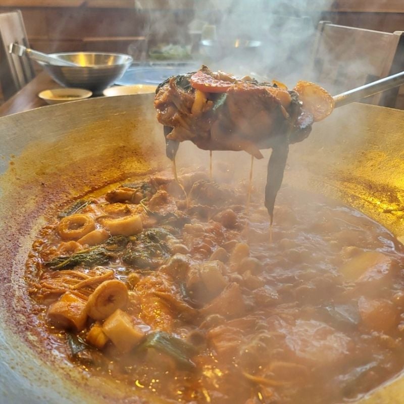 생방송투데이 솥뚜껑 물닭갈비…양평 국수리, 단짠 열기 속 미식 본능→위치와 메뉴 궁금증 격발