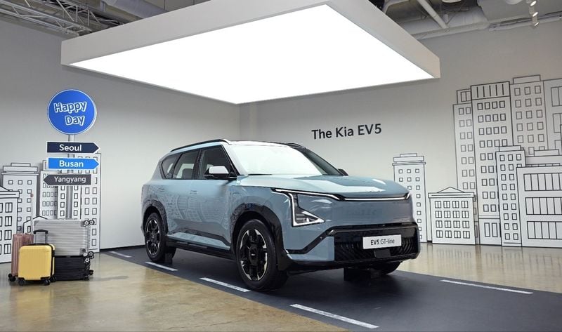 기아 EV5, 중국 배터리로 460km 주행…준중형 전기 SUV 새 기준→시장 경쟁 가속