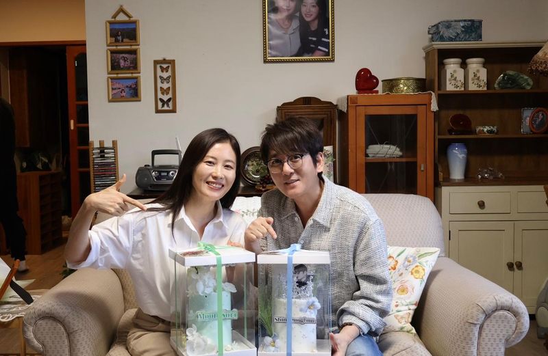 “국민가수 신승훈·문소리 만남”…‘She Was’로 전한 35년 팬 헌정→발라드 정수 기대 / 도로시컴퍼니