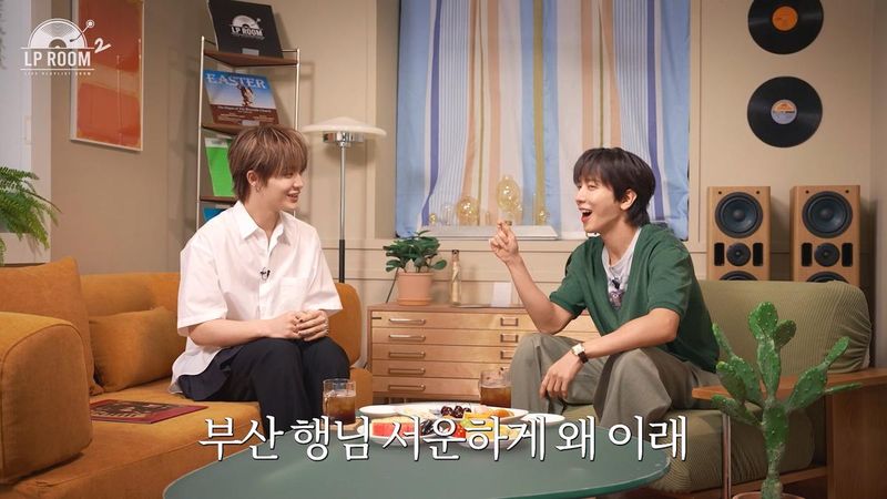 “부산 사투리로 폭소 깨웠다”…정용화·지훈, ‘LP ROOM’서 환상 듀엣→진한 음악 토크 / 딩고