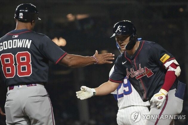 “7회 스리런 역전포 폭발”…김하성, 애틀랜타 이적 후 첫 홈런 / 연합뉴스