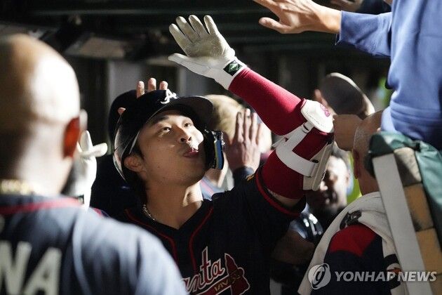 “7회 역전 3점 홈런”…김하성, 애틀랜타 이적 후 두 경기 만에 첫포 / 연합뉴스