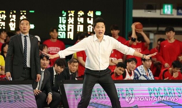 “김낙현 3점슛 기대”…전희철, SK 속공 대신 외곽포 주문 / 연합뉴스