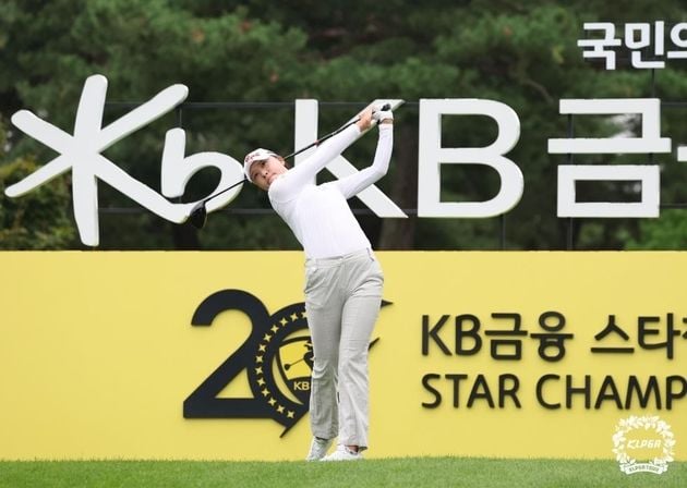 “버디 7개 폭발”…문정민, KB금융 챔피언십 1R 단독 선두 질주 / 연합뉴스