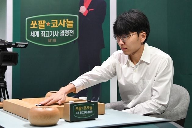 “초대 우승컵 정조준”…신진서, 쏘팔코사놀 결승서 투샤오위와 9번째 메이저 도전 / 연합뉴스