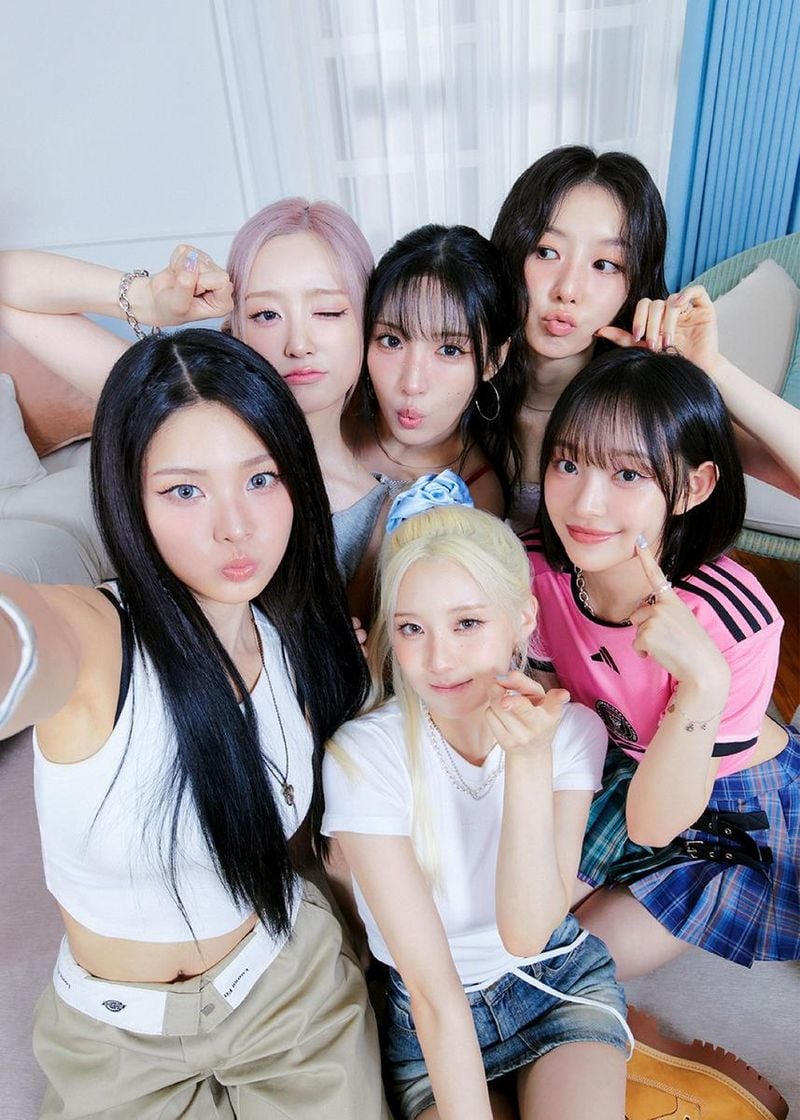 “라잇썸, 패션·뷰티계 러브콜”…서울패션위크→日 광고 진출 주목 / 큐브엔터테인먼트