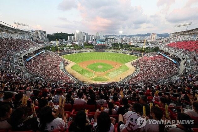 “관중 신기록 경신”…KBO리그, 누적 1천90만명 돌파 / 연합뉴스
