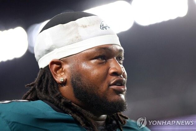 “경기 6초 만에 퇴장”…제일런 카터, 침 뱉기 논란 속 2025시즌 NFL 1호 퇴장 / 연합뉴스