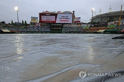 “우천에 발목”…롯데-SSG·LG-두산 경기 모두 취소 / 연합뉴스