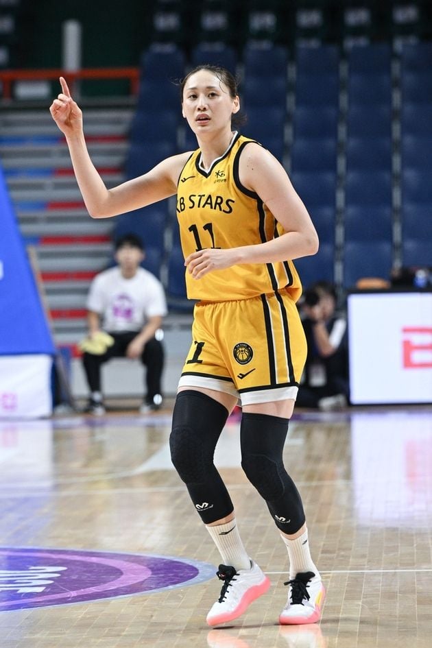 “강이슬 27점 더블더블”…KB, 후지쓰에 73-78 석패 박신자컵 4강 탈락 / 연합뉴스