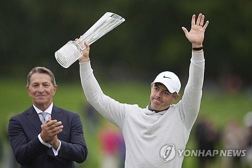“8.5m 이글 퍼트 극적 성공”…매킬로이, 연장 버디로 아일랜드오픈 우승 / 연합뉴스