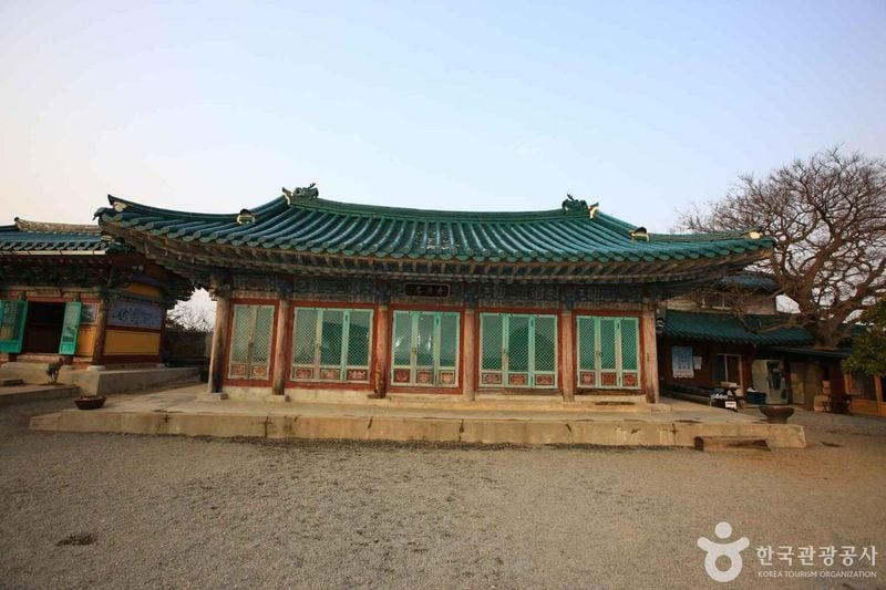 사진 = 포토코리아(한국관광공사) 간월암