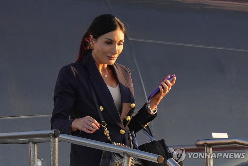 트럼프, 美 IT서비스 인도 아웃소싱 차단 검토 주장…양국 관세전쟁 속 논란