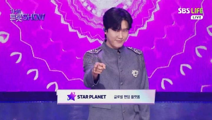 “더 깊어진 가을 감성”…신성, ‘더트롯쇼’서 ‘얼큰한 당신’ 무대로 매력 폭발→시청자 감탄 / SBS Life, SBS M