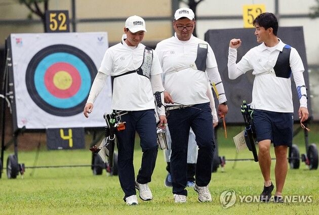 “슛오프 30-28 제압”…김우진·김제덕·이우석, 세계선수권 단체 결승 진출 / 연합뉴스