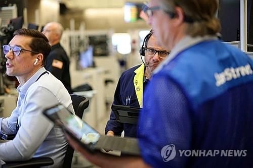 뉴욕증시 3대 지수 최고치 경신…다우 0.4% 상승