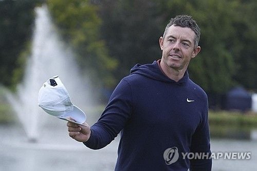 “출전 일정 조정”…매킬로이, 페더러 조언 따라 인도·호주 오픈 도전 / 연합뉴스
