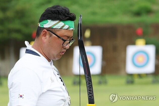 “4세트 연속 동점 접전”…김우진, 세계양궁선수권 32강 탈락 / 연합뉴스