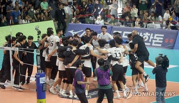 “그린카드·중간 랠리 판독 폐지”…프로배구, FIVB 규정 새 적용 / 연합뉴스