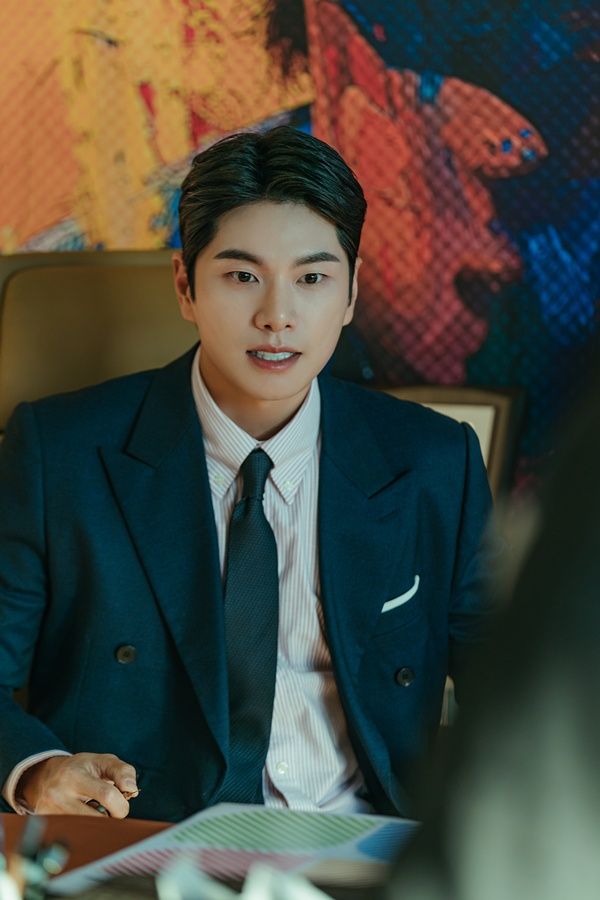 “케미 폭발한 만남”…이이경·로운, ‘컨피던스맨KR’서 빌런과 매니저로 긴장감→코믹함 선사