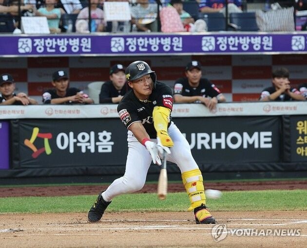 “좌투수 상대 타율 급감”…kt 안현민, 8월 이후 슬럼프 속 성장통 / 연합뉴스