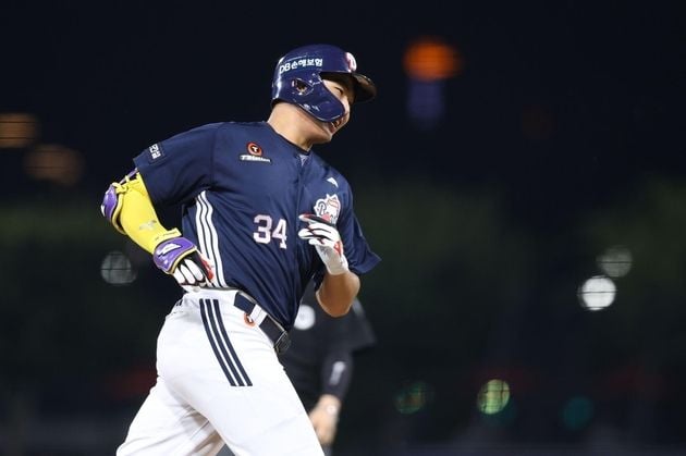 “데뷔 1호·연타석 홈런”…홍성호, 두산 강렬 임팩트에도 4-5 역전패 / 연합뉴스