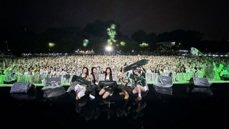 “열광의 축제 현장”…ITZY, 대학가 히트곡 퍼레이드로 청춘 사로잡았다 / JYP엔터테인먼트