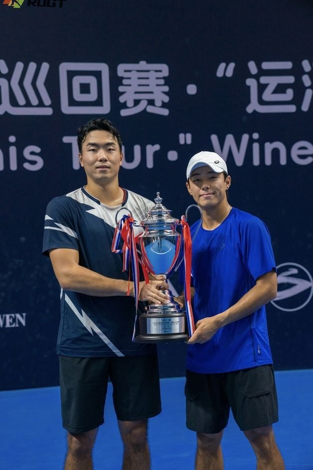 “스트레이트 승리”…이덕희·조성우, 마안산 ITF 남자 복식 정상 / 연합뉴스