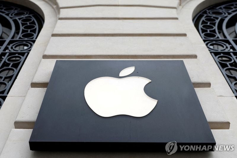 ‘애플’ AI 핵심 임원 로비 워커 사임…AI 전략 차질 우려