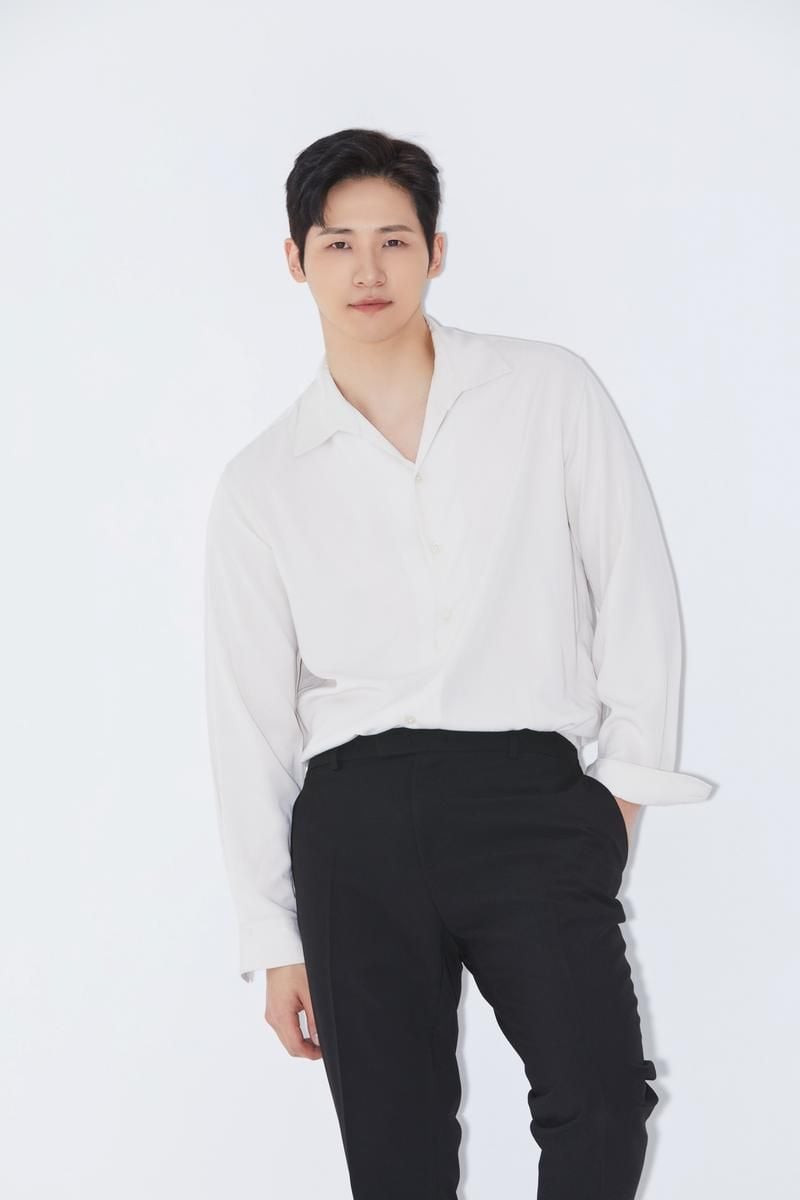“완벽한 피지컬·허당 매력”…B1A4 신우, ‘1도 없는 남자’서 연인 변신→연기 기대감 고조 / 알비더블유,WM엔터테인먼트
