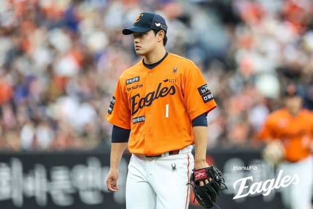“4회 5안타 집중타 허용”…한화 문동주, 키움전 3⅓이닝 8실점 조기 강판 / 연합뉴스