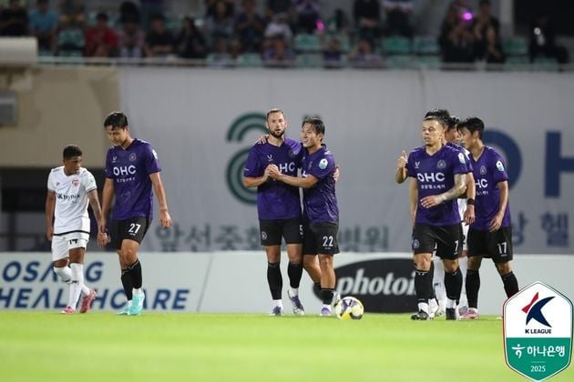 “유키치 데뷔골 역전극”…안양, 10명 제주에 2-1 승리로 3연승 / 연합뉴스