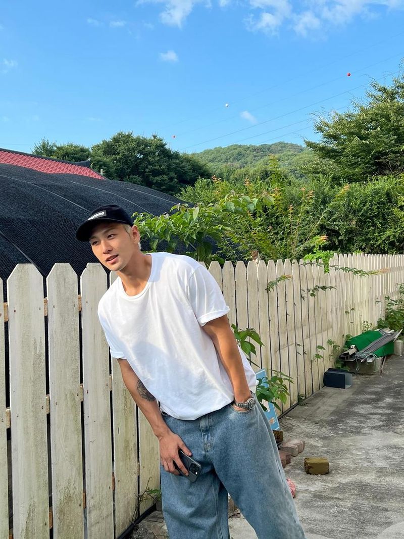 그룹 뉴이스트 백호 인스타그램