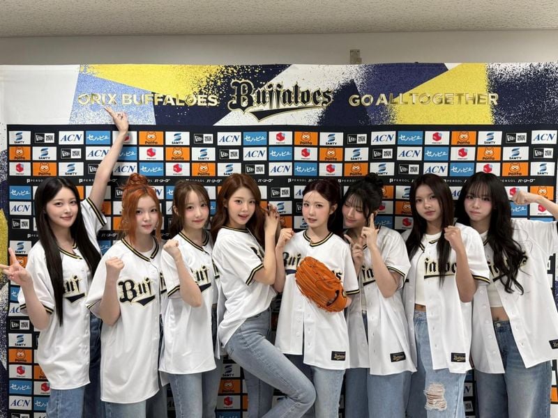 “히토미, 오사카 돔을 물들이다”…세이마이네임·오릭스팀 시구→일본 팬심 사로잡은 순간 / 인코드 엔터테인먼트