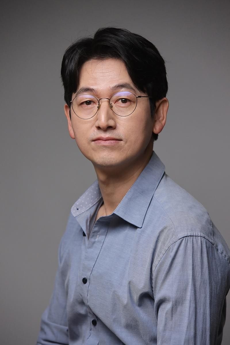 “김송일, ‘태풍상사’서 28년 노하우 담은 존재감→이준호와 새로운 케미 기대” / 와이원엔터테인먼트