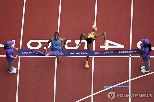 “0.03초 차 극적인 결승”…심부, 세계선수권 남자 마라톤 첫 금메달 / 연합뉴스