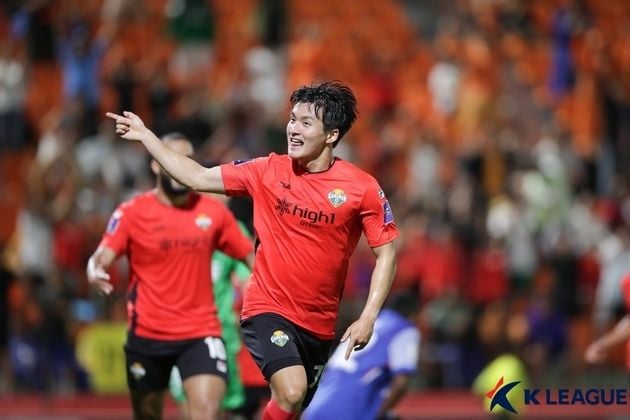 “동점골·역전포 연속”…강원, ACLE 데뷔전서 상하이 선화 2-1 제압 / 연합뉴스
