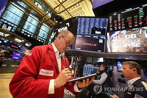 뉴욕증시 3대 지수 하락…FOMC 결과 관망 속 다우 0.27%↓