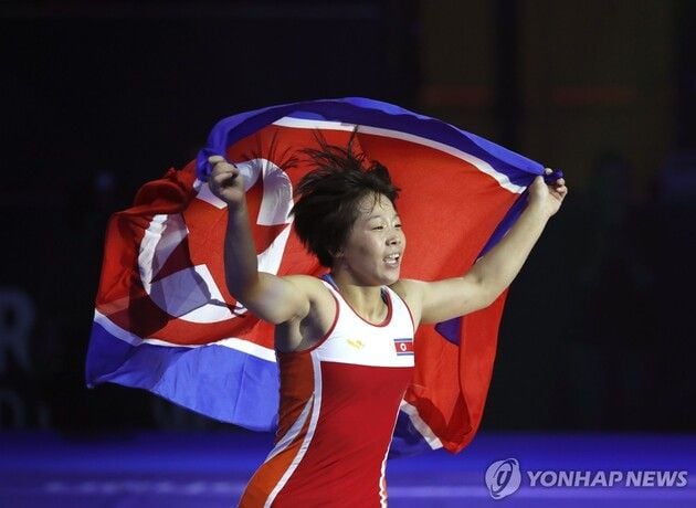 “10-0 완승으로 금빛 질주”…오경령, 세계레슬링선수권 두 번째 금메달 / 연합뉴스