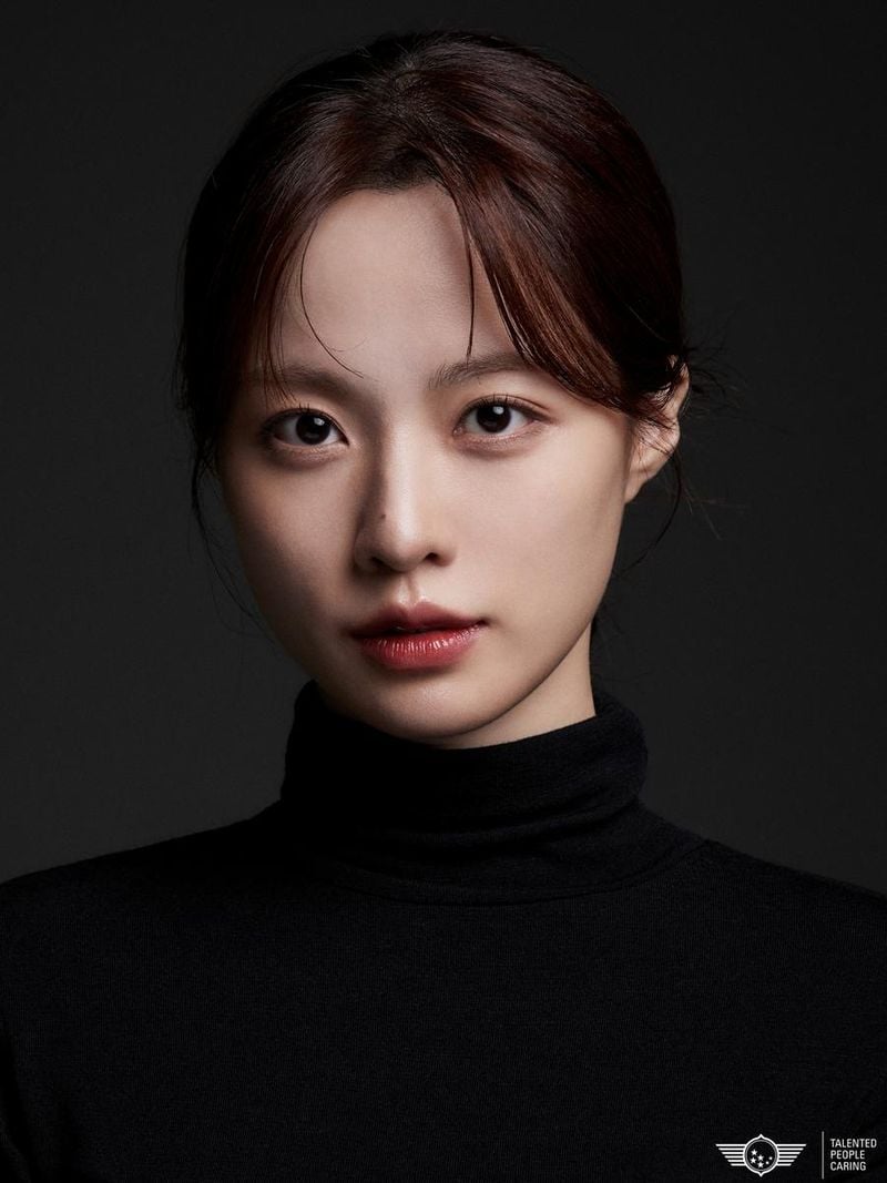 “경계 허무는 두 얼굴”…배윤경, ‘젠플루언서’ 1인2역 도전→AI와 인간의 한계 흔든다 / 프레인TPC