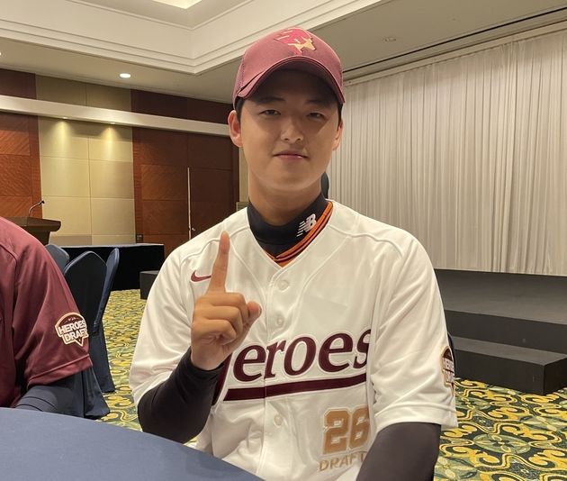 “전체 1순위 지명”…박준현, 키움 히어로즈 합류 등번호 18번 확정 / 연합뉴스