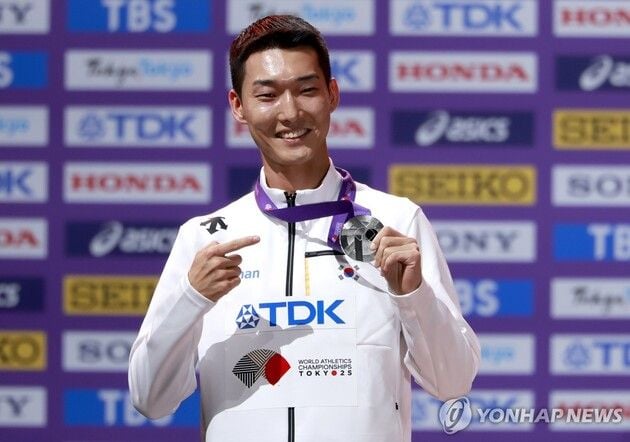 “2m34 명승부”…우상혁, 도쿄 세계선수권 2연속 은메달 / 연합뉴스