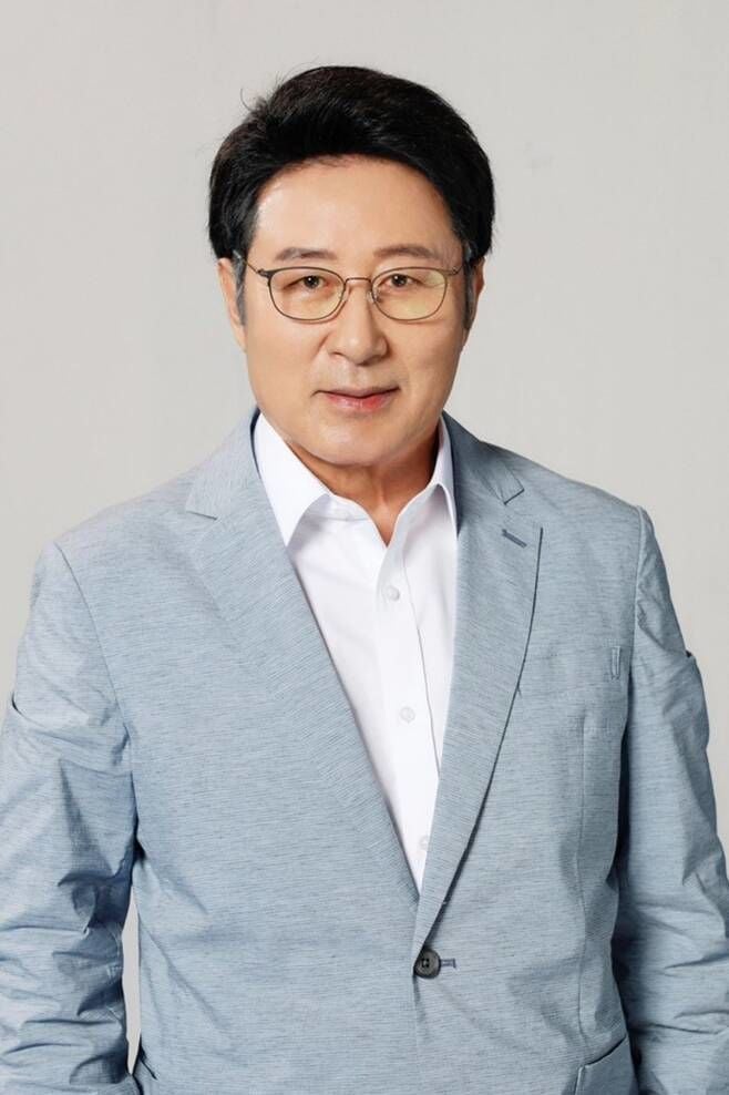 故 노영국  / 아크미디어